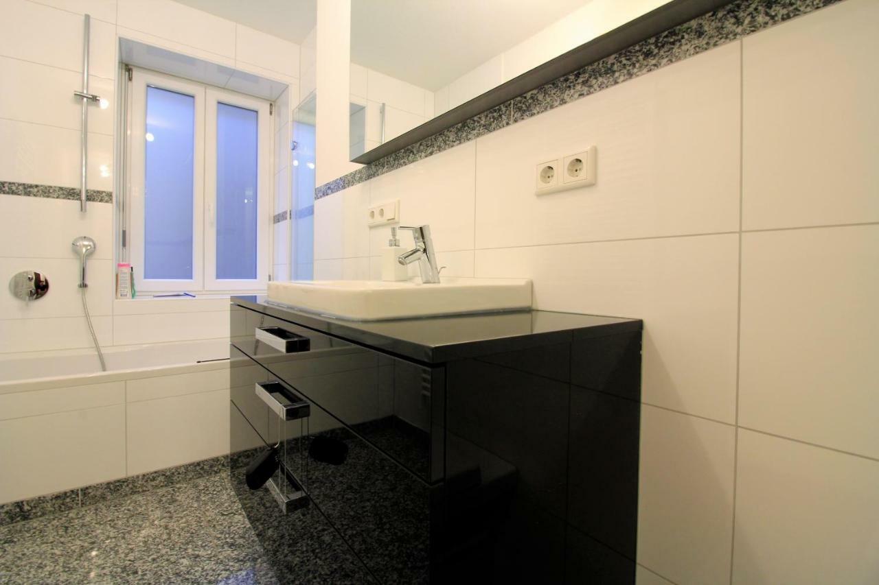 Luxury City Apartment - View Of River And Castle Wurzburg Exterior photo